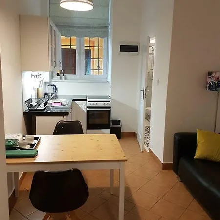 Grabowskiego 11 *